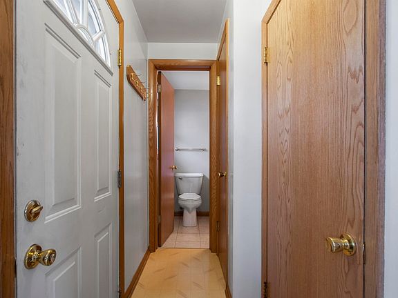 3rd image of 1048 Holly Ct