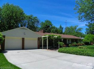 2002 Sunset Dr, Saint Joseph, MI 49085