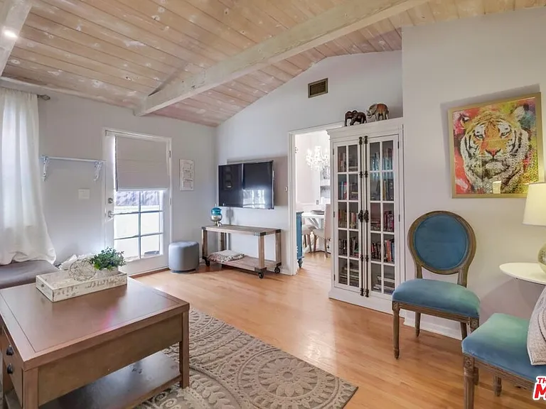 21447 Providencia St — Photo 22
