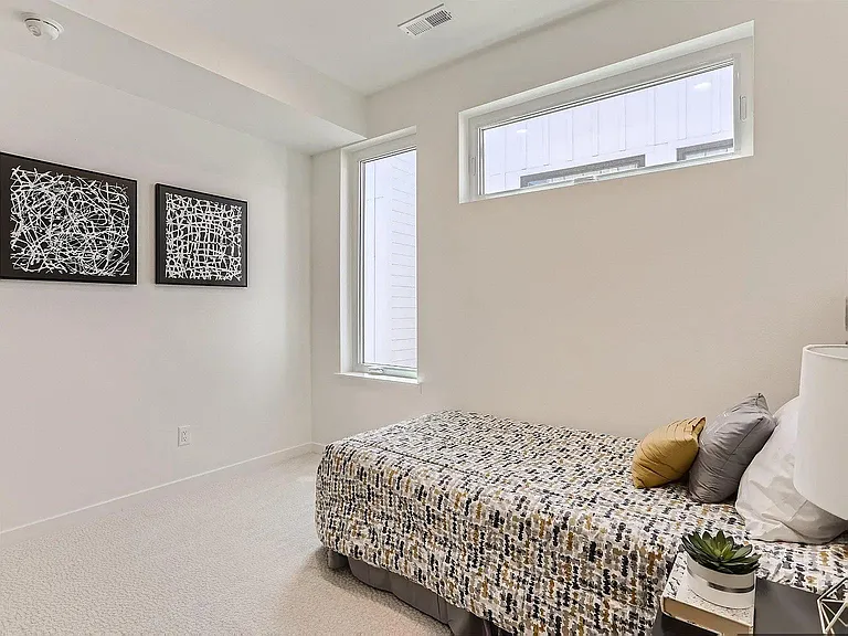 1930 Hooker St #5 — Photo 10