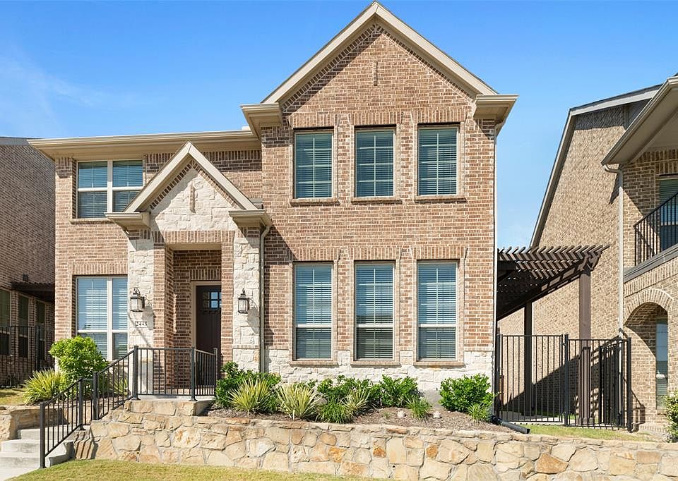 1st image of 2443 S Gate Dr