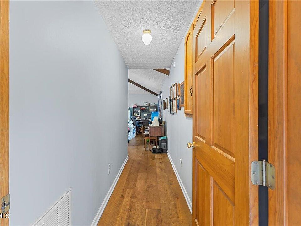 40th image of 628 Christian Bend Rd