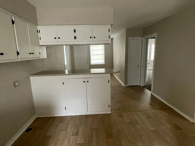 550 Loraine Cir — Photo 8