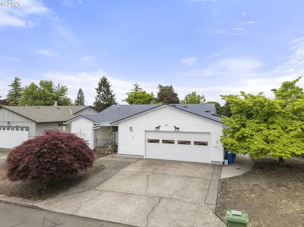810 S Columbia Dr, Woodburn, OR 97071