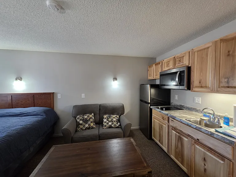 590 Spruce St — Photo 12