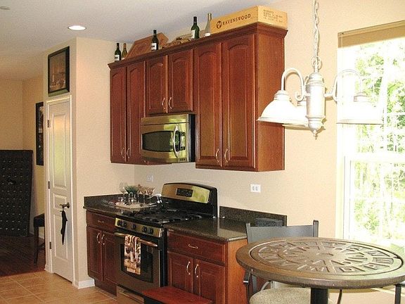 5th image of 1402 Yellowstone Dr
