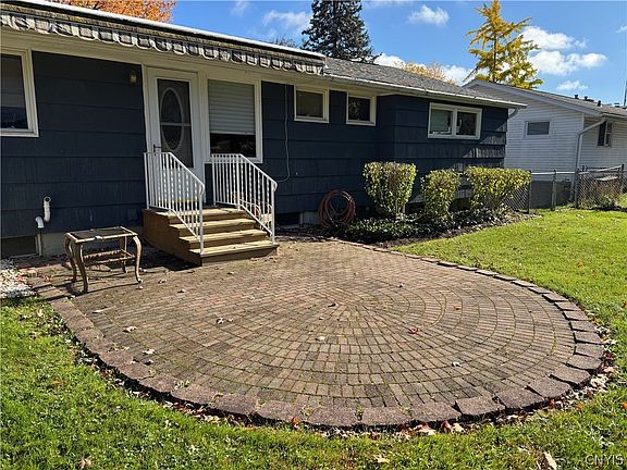 3rd image of 125 Clearview Rd