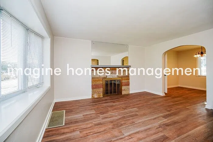 3 bed, 1.5 bath, 1591 sqft, $2,095 — Photo 4
