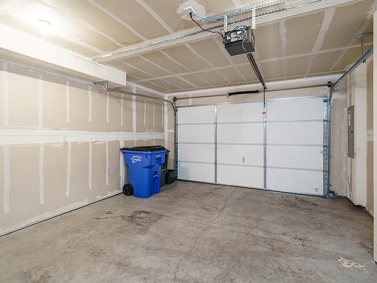 10912 NE 8th Cir — Photo 33