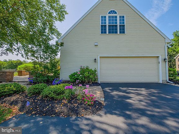 5th image of 241 Ferndale Ln