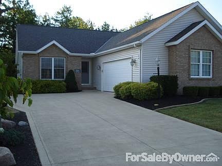 Steet View
						:
						Side entrance to the garage