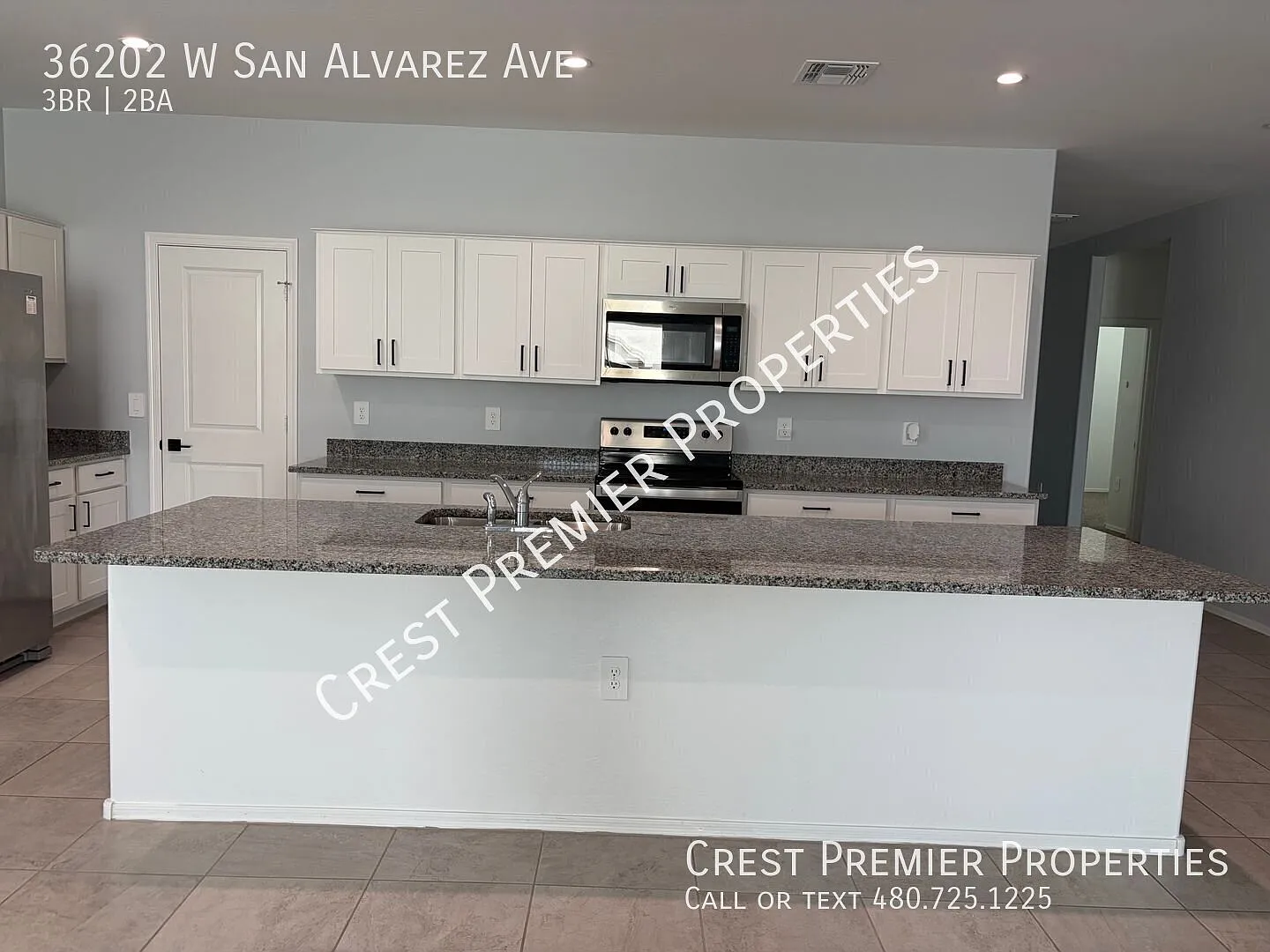 San Alvarez — Photo 4