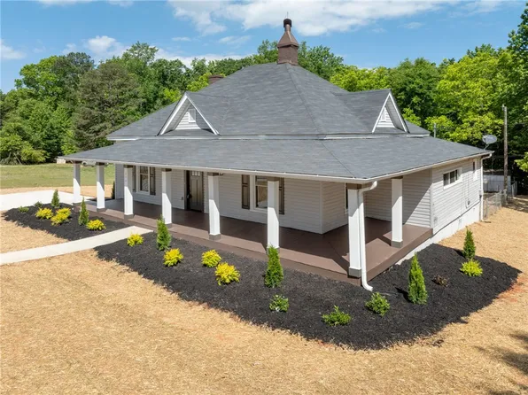 444 W Peachtree St, Woodruff, SC 29388
