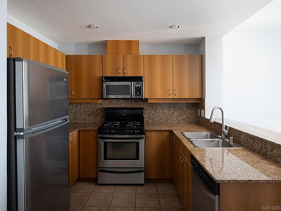 5th image of 300 W Beech St Unit 1906