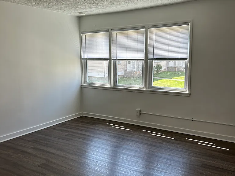 100-04C Midland Hts — Photo 3
