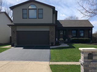 1237 Diane Ln, Elk Grove Village, IL 60007