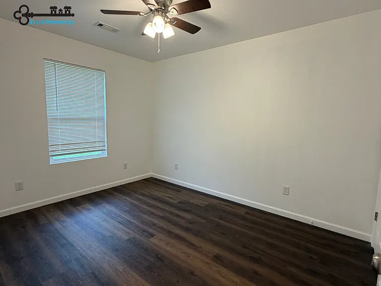 231 E Myrtle St #B — Photo 5
