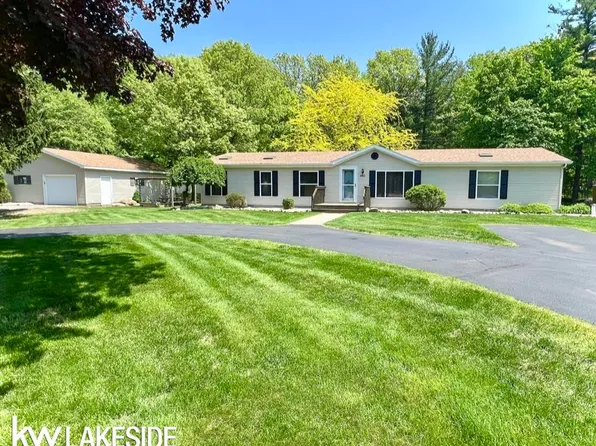 4902 Mikes Dr, Caseville, MI 48725