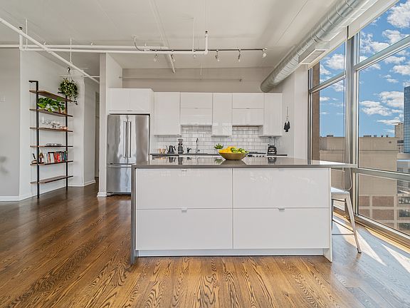 4th image of 212 E Cullerton St #Penthouse 6