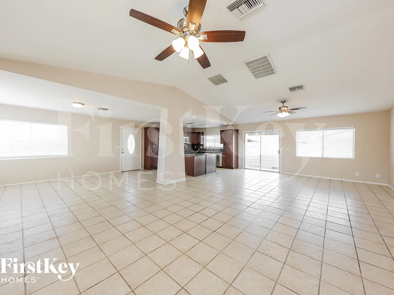 3 bed, 3.0 bath, 1920 sqft, $2,420 — Photo 3