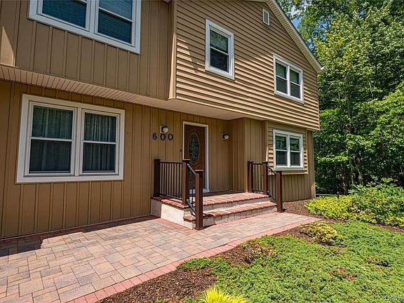 3rd image of 600 Scraggy Hill Road