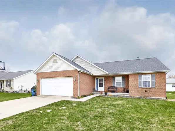 90 Quail Dr E, Highland, IL 62249