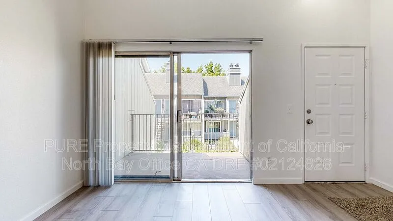 2 bed, 1.0 bath, 930 sqft, $2,320 — Photo 2
