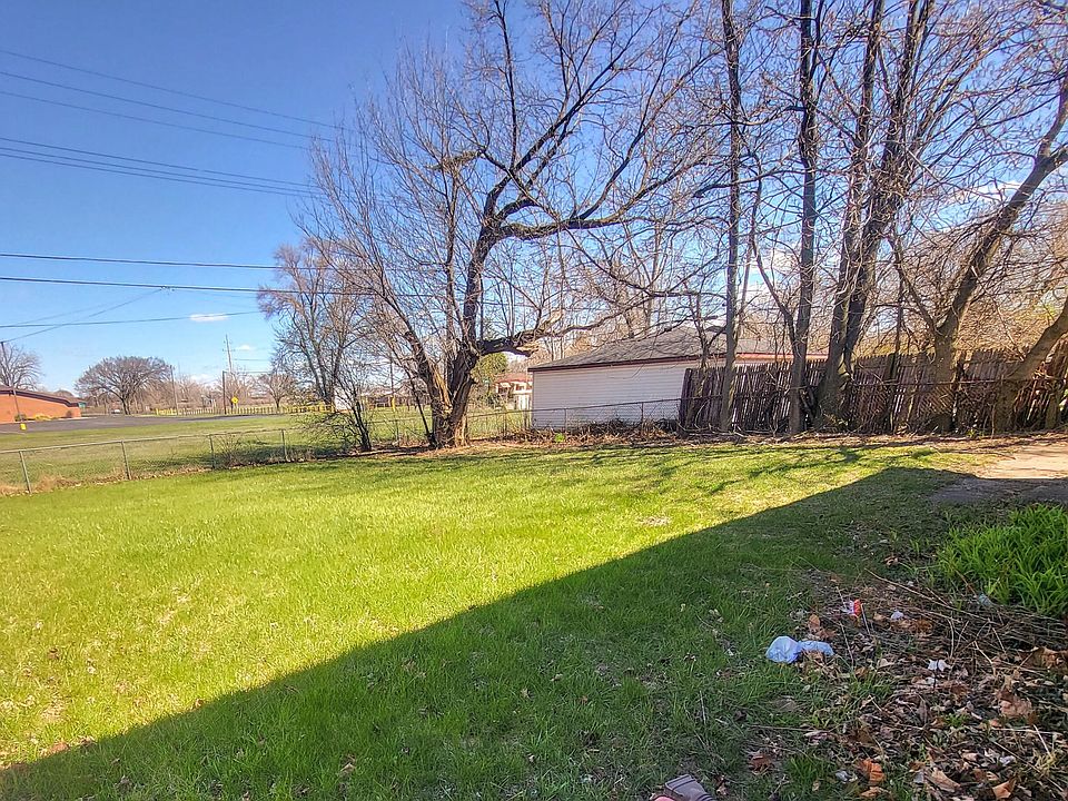2nd image of 981 Nash Ave