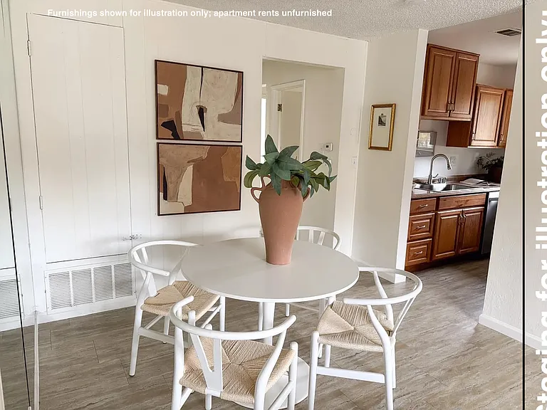 Dining room (staged)