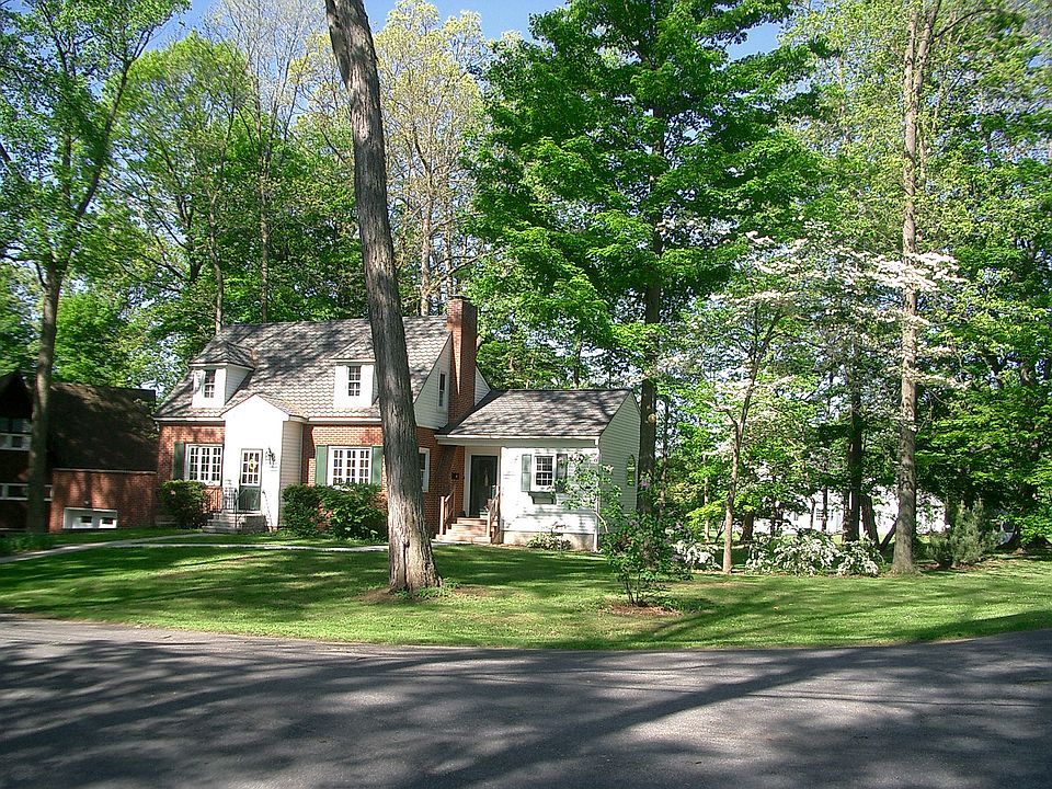 1st image of 3669 Woodland Dr