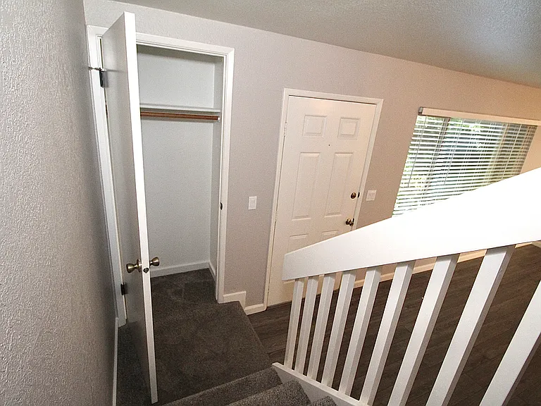215 Loma Verde Dr — Photo 17