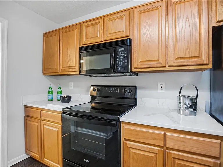 8000 Delores Ct — Photo 8