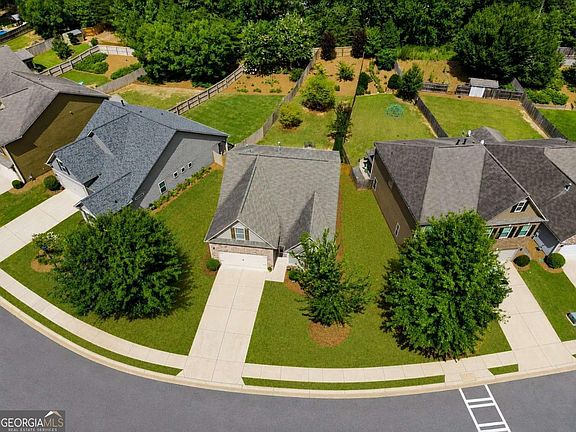 4th image of 137 Stone Manor Ct