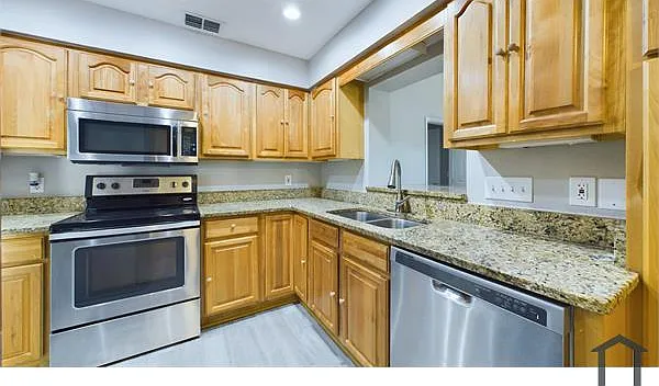 5 bed, 2083 sqft, $2,590 — Photo 3