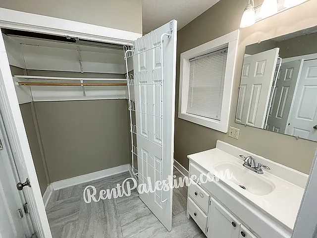 613 E Brazos St #1/2 — Photo 9