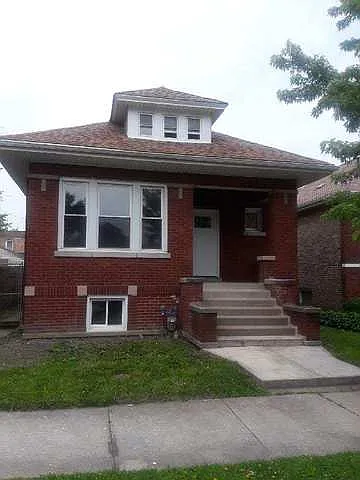 5752 S Talman Ave photo 1