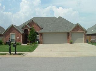 1201 Medway Ln, Centerton, AR 72719