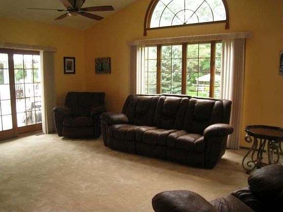 4th image of 2424 Riverwood Dr