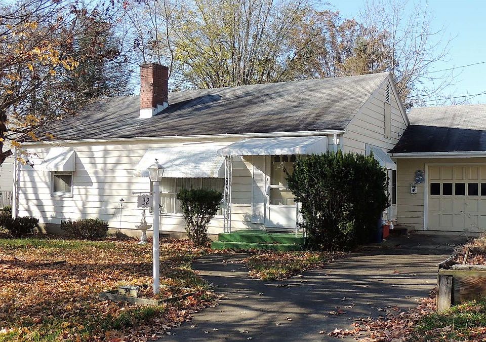 1st image of 32 Euclid Dr