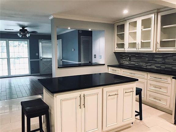 5th image of 890 Pineglen Cv
