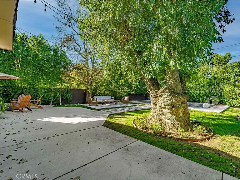 21327 Providencia St — Photo 55