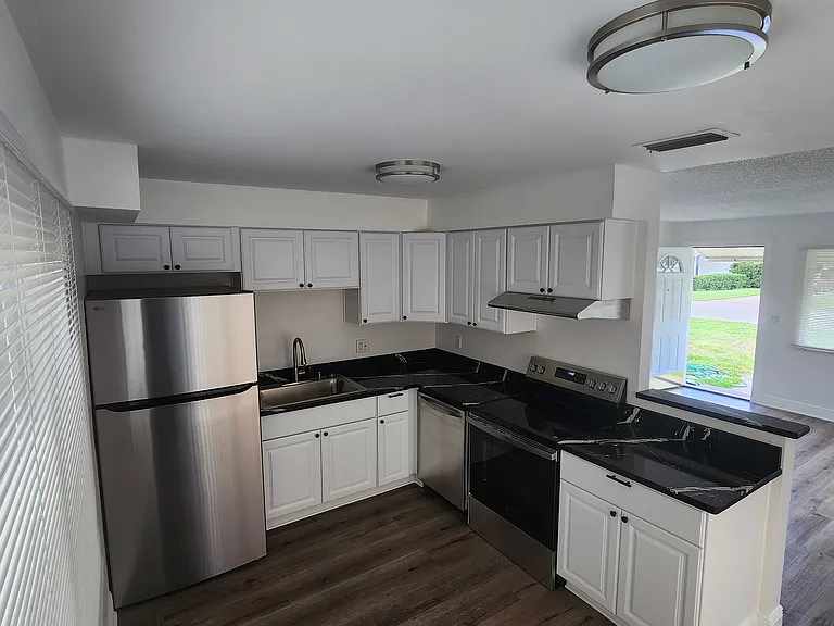912 Bryan Ct — Photo 5
