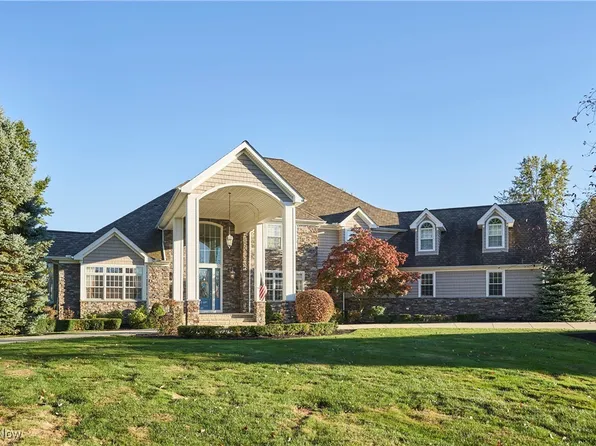 285 Halton Trl, Highland Heights, OH 44143