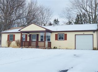 76 Fox Chapel Rd, Henrietta, NY 14467