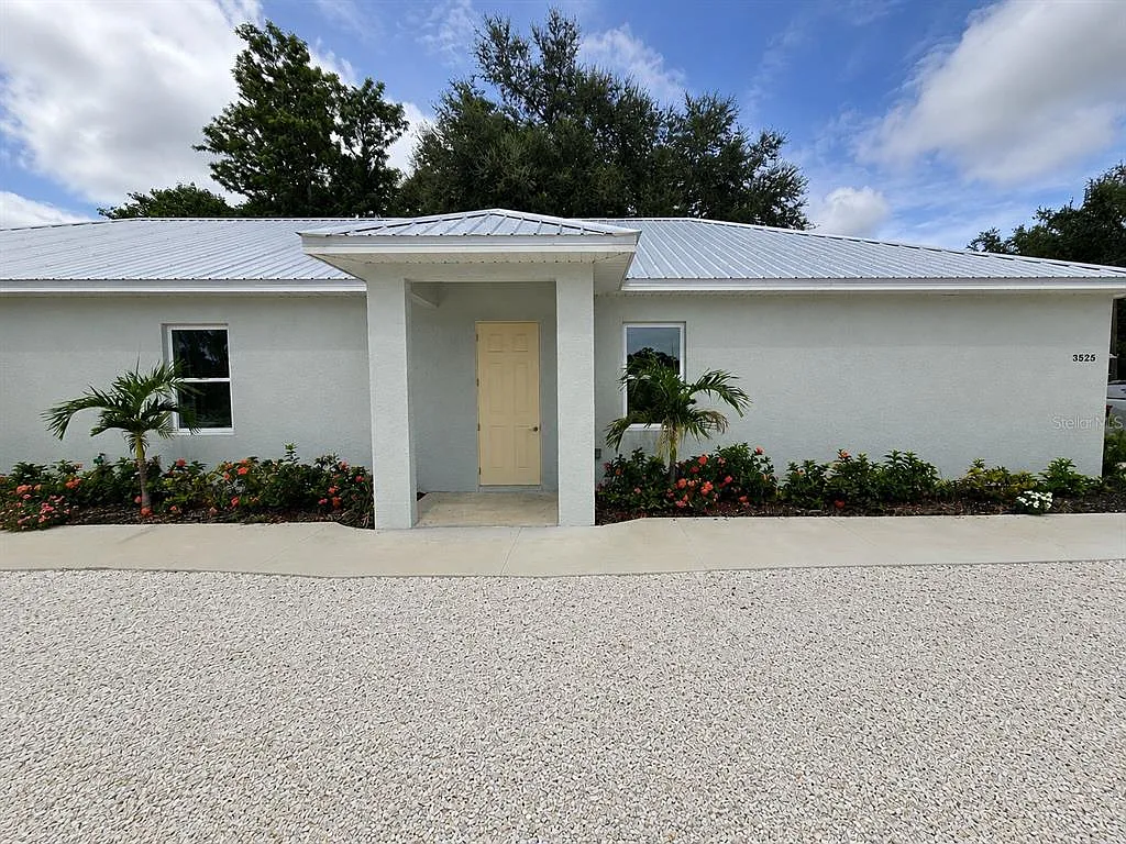 3 bed, 2.0 bath, 1711 sqft, $2,200 — Photo 1
