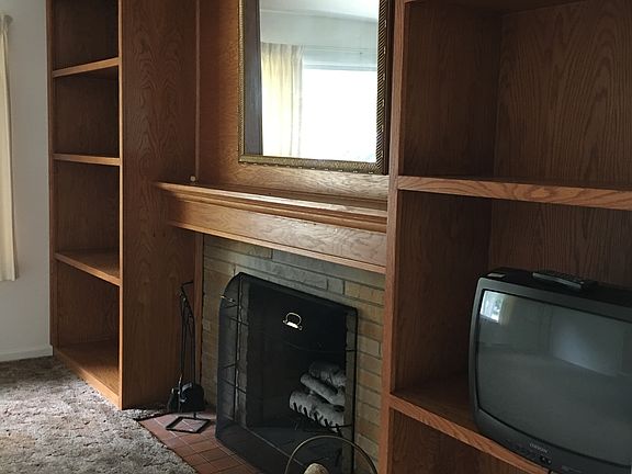 4th image of 301 Lincoln Dr