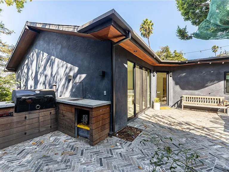 1821 Edgecliffe Dr — Photo 13