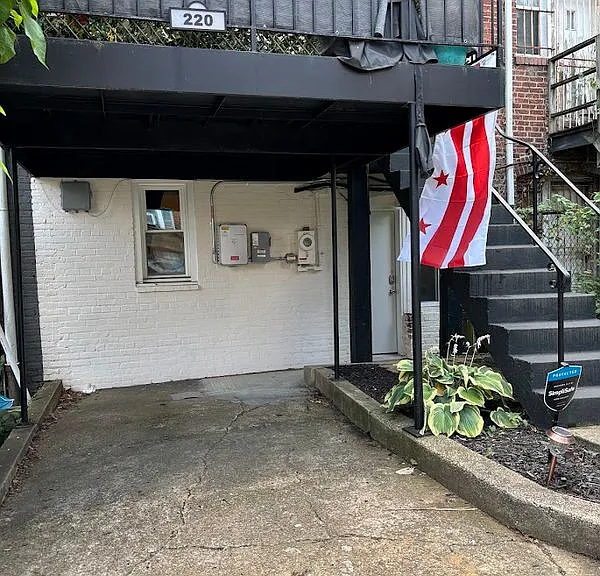 220 Adams St NE — Photo 41