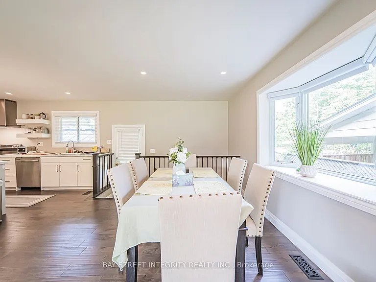 1277 Gainsborough Dr — Photo 14