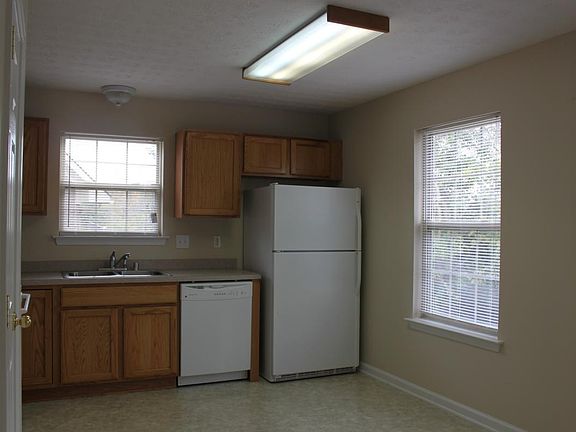 5th image of 227 Anthony Dr